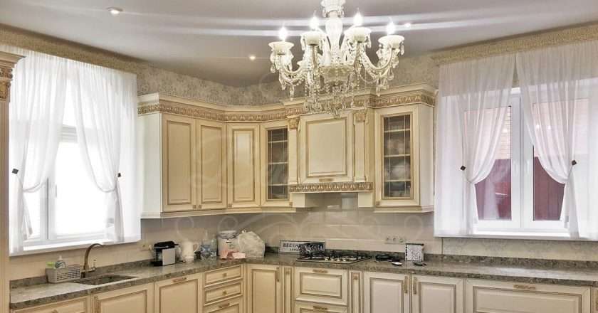 Выбор занавесок для кухни: руководство по стилю и функциональности