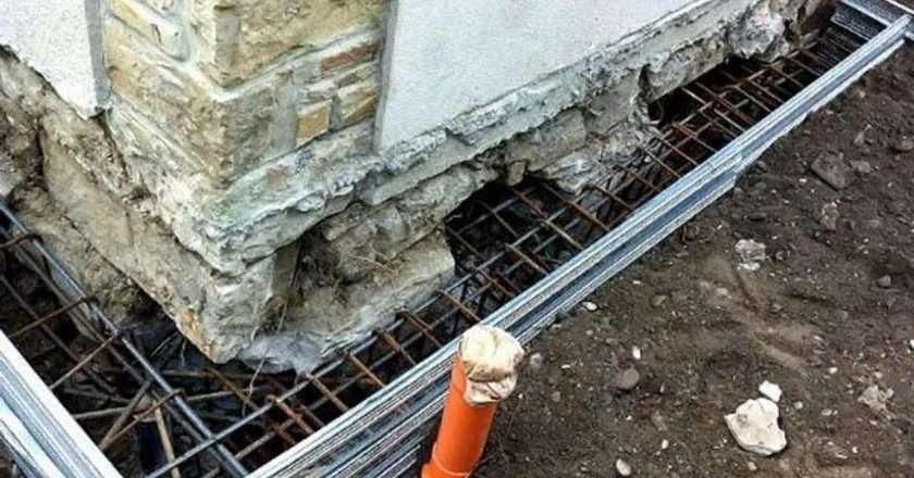 Заливка нового фундамента под существующий дом
